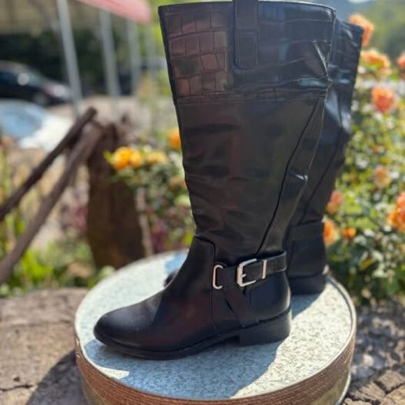 ST. JOHNS BAY BOOTS SIZE 6 W - Picture 4 of 10